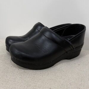 Dansko Women’s Professional Black Leather Clogs Size 37